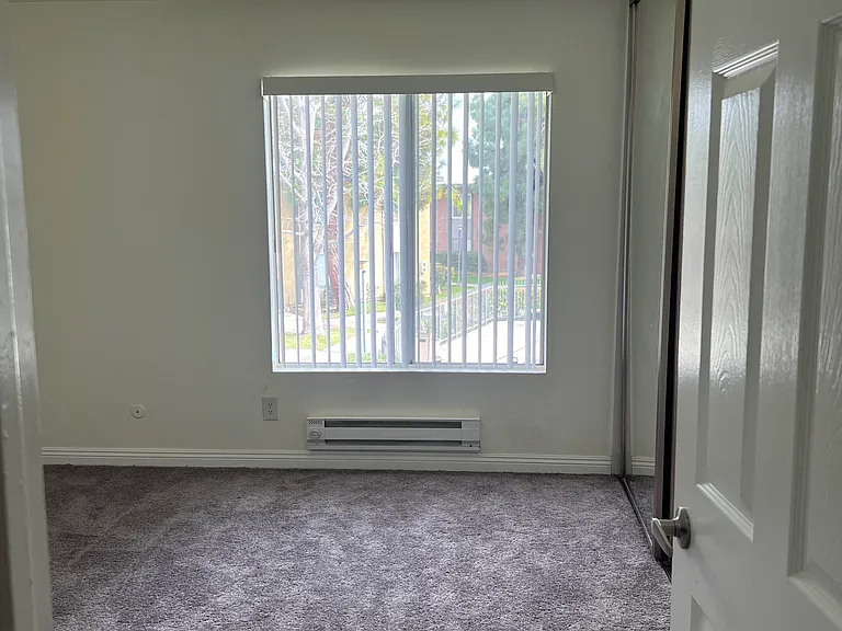 23316 Marigold Ave — Photo 10