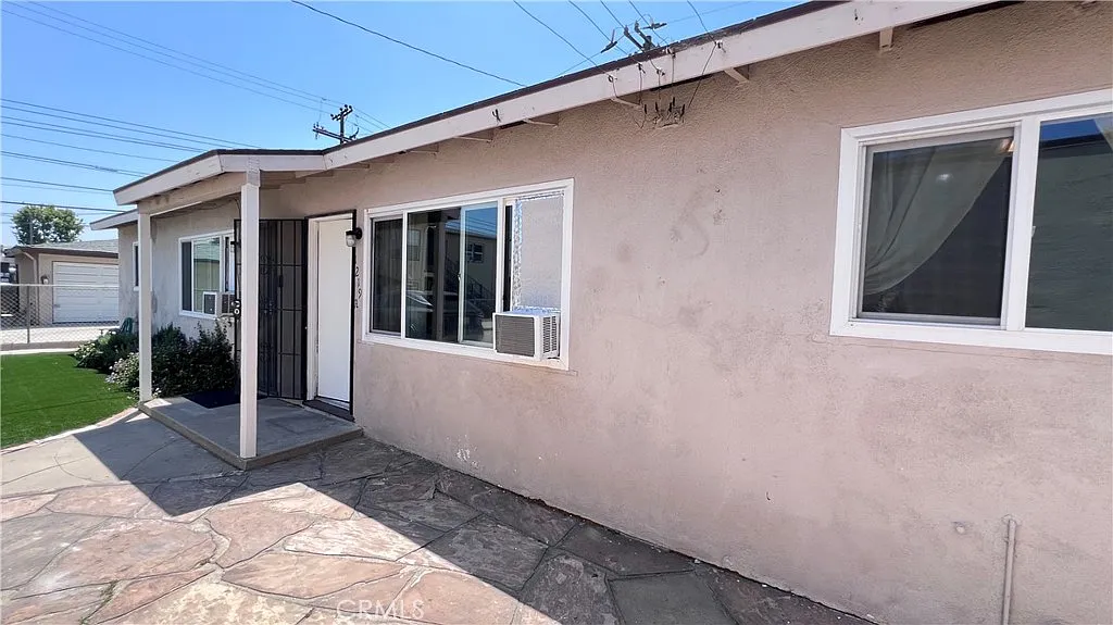 2 bed, 789 sqft, $2,300 — Photo 1