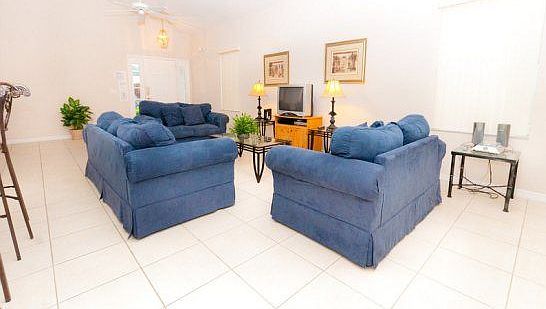 TR4P525CD-living-area