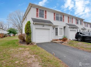 1 Tree Top Rd, Middlesex, NJ 08846