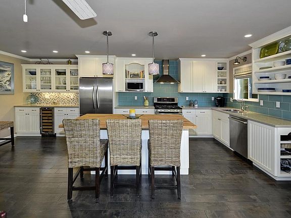 2nd image of 1546 Dolphin Dr