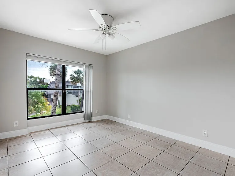 1755 N Congress Ave — Photo 24