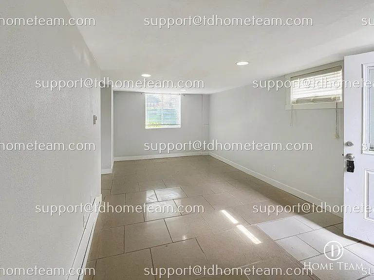 5302 S Pine St — Photo 4