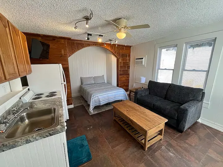 Studio, 300 sqft, $850 — Photo 3