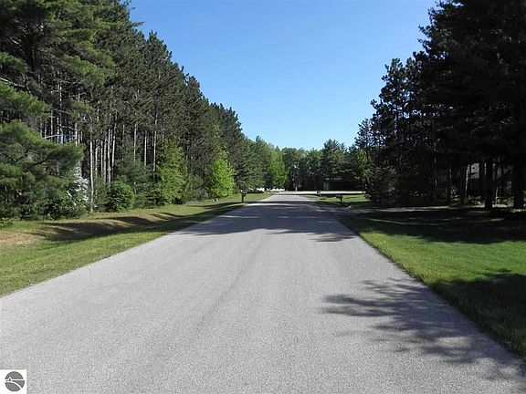 3rd image of 6874 Brandow Woods Dr