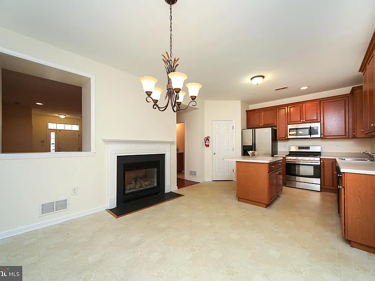 46 Hoover Ave — Photo 9