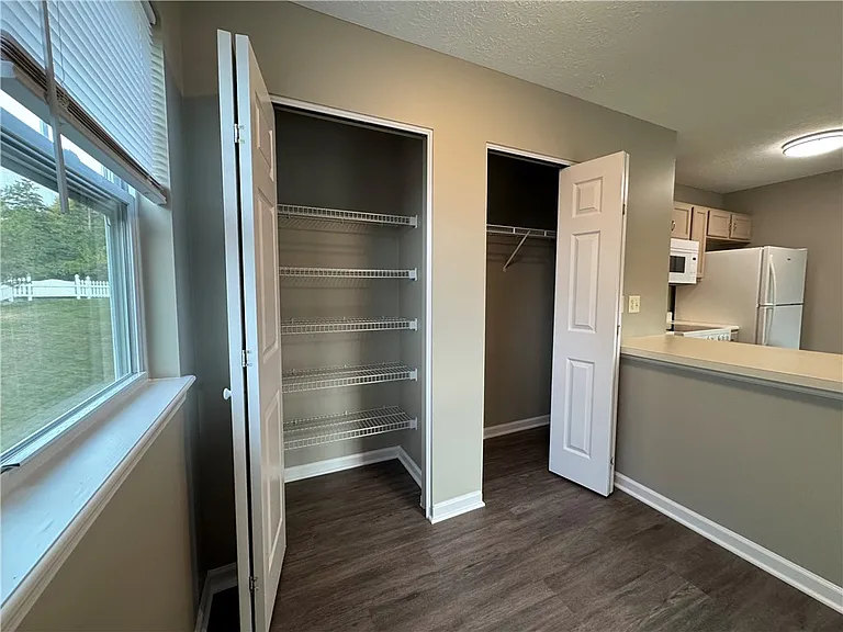 1301 Hill Park Ct — Photo 6