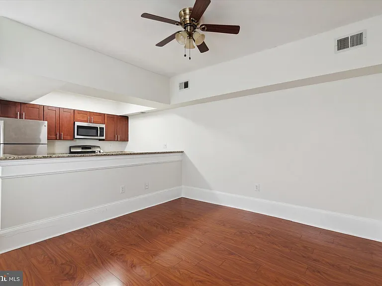 1604 Wallace St #102 — Photo 2