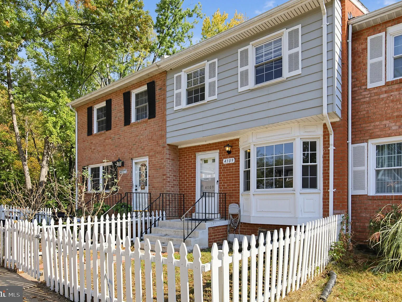 3 bed, 2.5 bath, 1919 sqft, $2,500 — Photo 2
