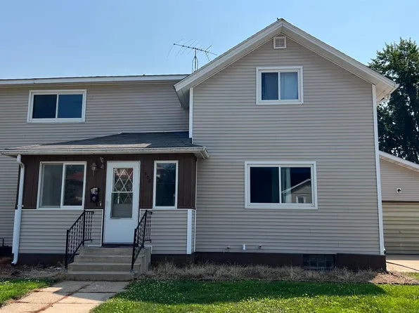 208 S Walnut Ave, New Hampton, IA 50659