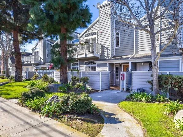 121 S Lucia Ave APT 3, Redondo Beach, CA 90277