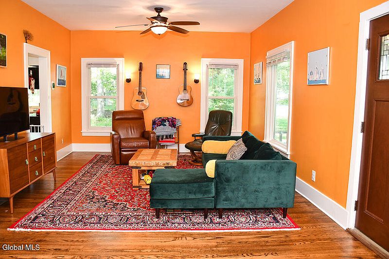 3rd image of 121 Cherry Avenue
