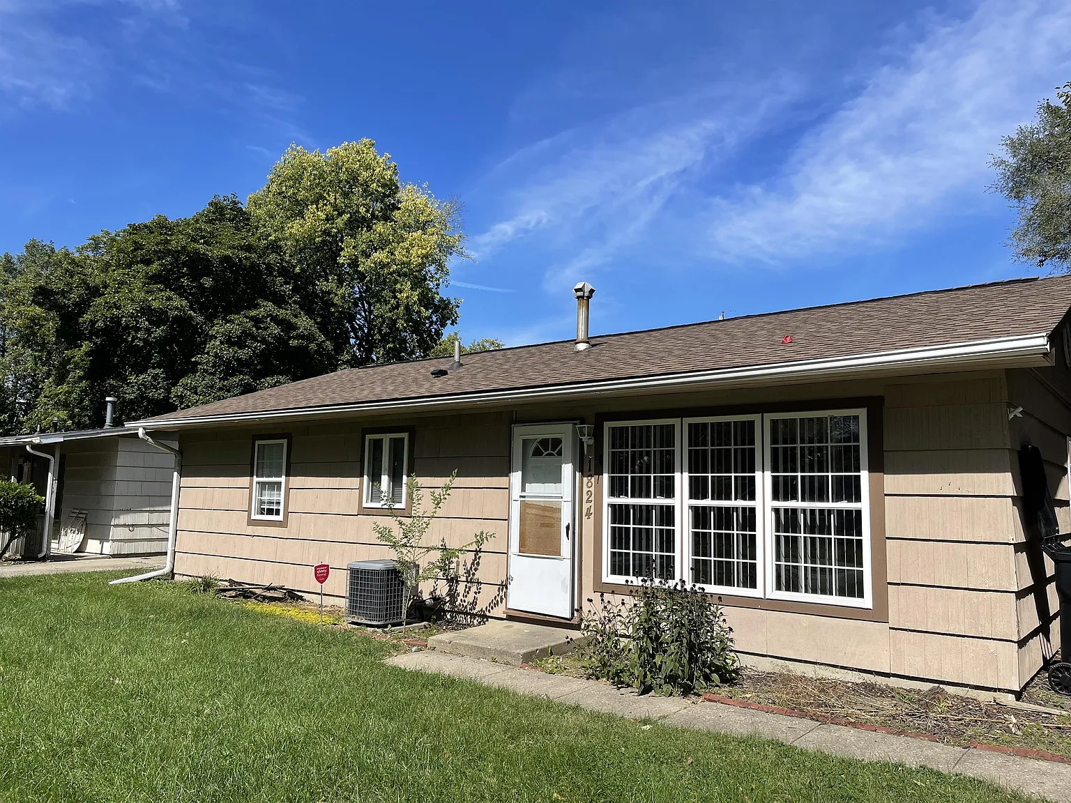 1824 Parkdale Dr photo 1