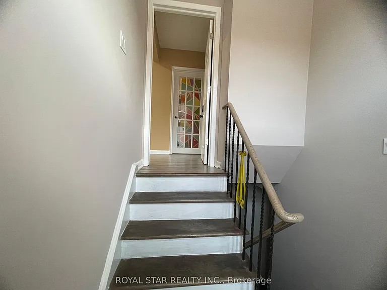 34 Neapolitan Dr #MAIN — Photo 3
