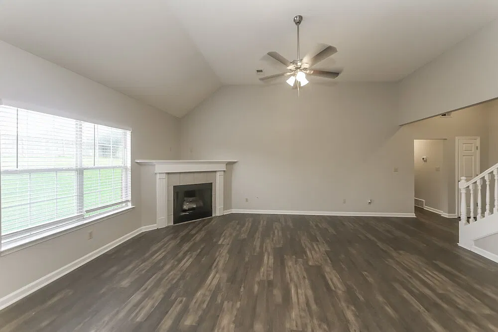 3 bed, 2.0 bath, 1952 sqft, $2,040 — Photo 4