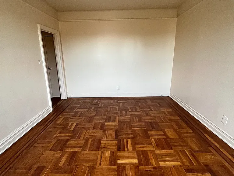 1900 Quentin Rd #B1 — Photo 1
