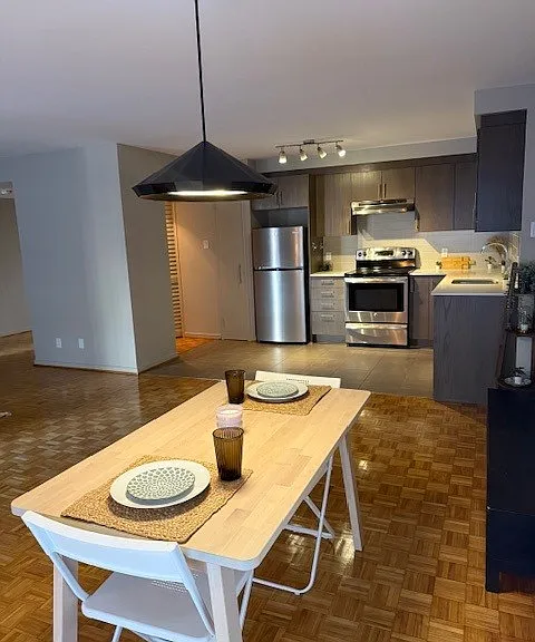 235 Somerset St W — Photo 1