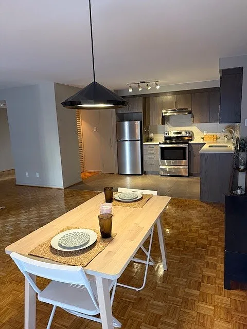 235 Somerset St W