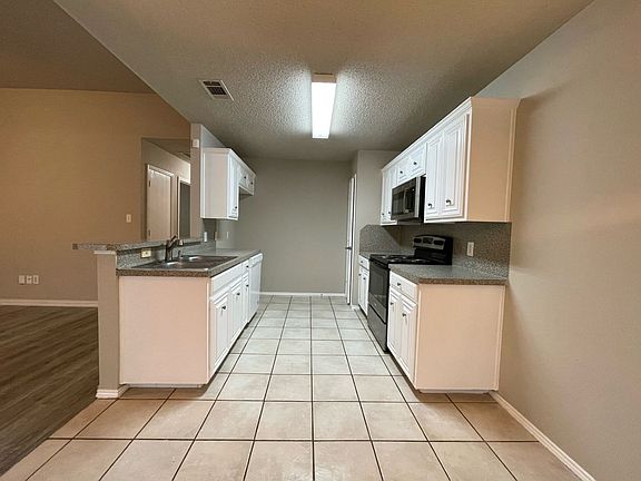 3rd image of 1703 Coastline Ln