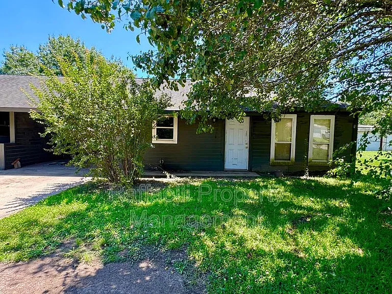 68 Pierce Rd — Photo 2