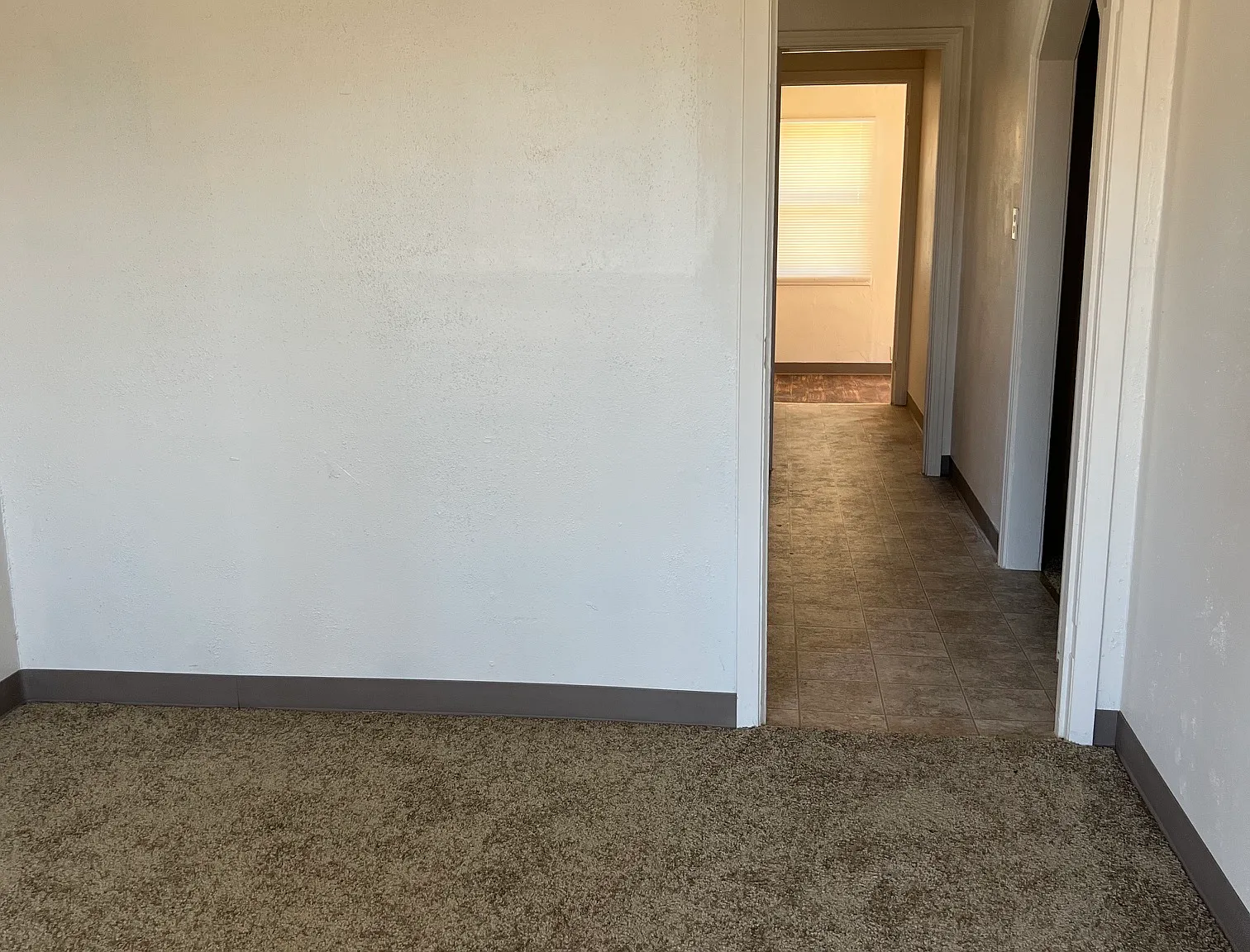 2 bed, 730 sqft, $2,300 — Photo 3