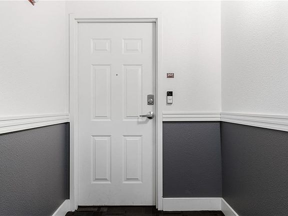 3rd image of 321 W 7th St APT 207
