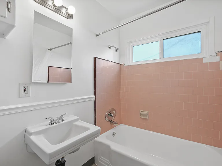 12249 Vanowen St #D — Photo 18