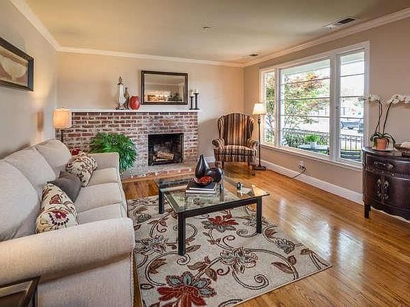 4th image of 702 Folkstone Ave