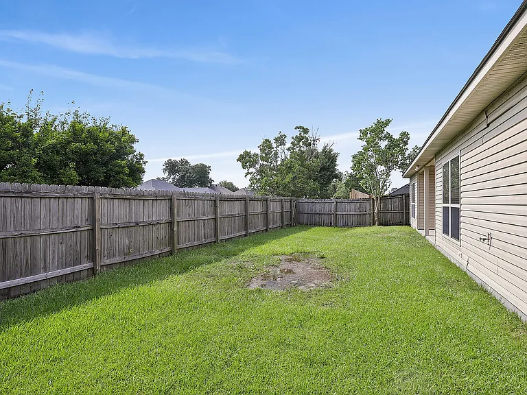 17049 Jamestowne Dr — Photo 15
