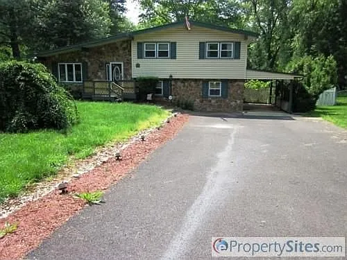 516 W Maple Ave photo 1