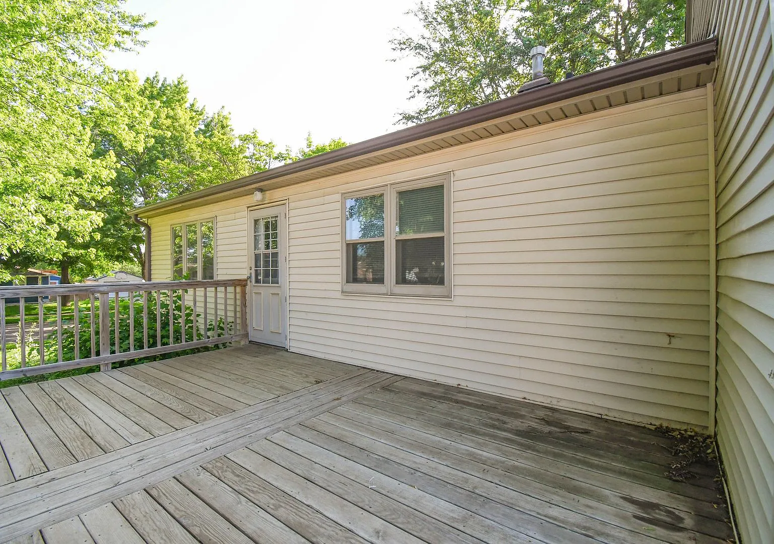 Charming 3-Bedroom Single Family Home Pet Friendly! — Photo 4