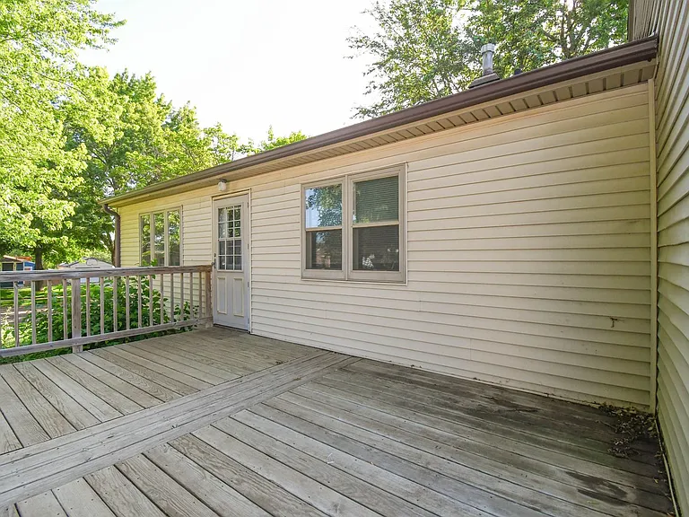 900 S Marday Ave — Photo 3