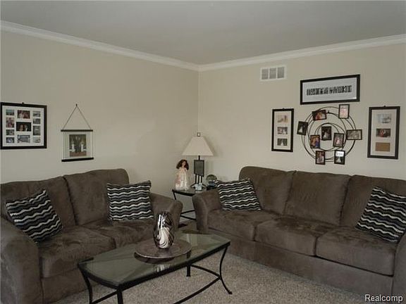 3rd image of 15897 Swathmore Ln