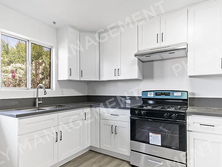 5227 Huntington Dr N #2 — Photo 4