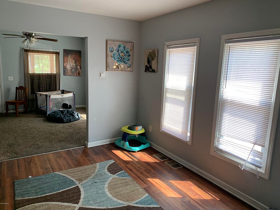 2nd image of 307 W Southern Ave