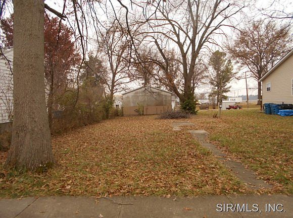 2nd image of 444 W Schuetz St