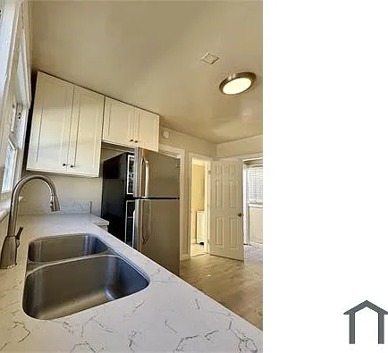 4218 Woodlawn Ave — Photo 2