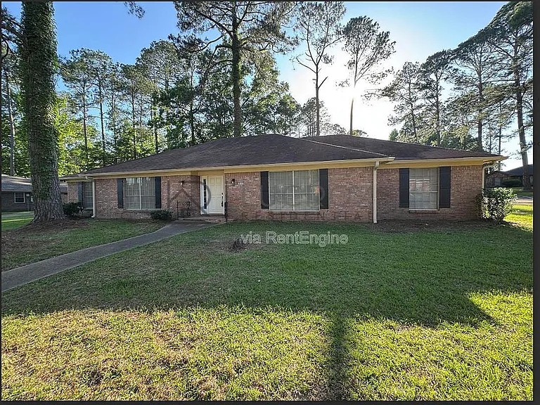 816 Winthrop Cir — Photo 1
