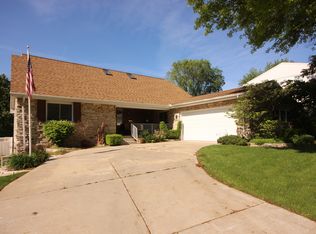 2103 W Riviera Dr, Peoria, IL 61614