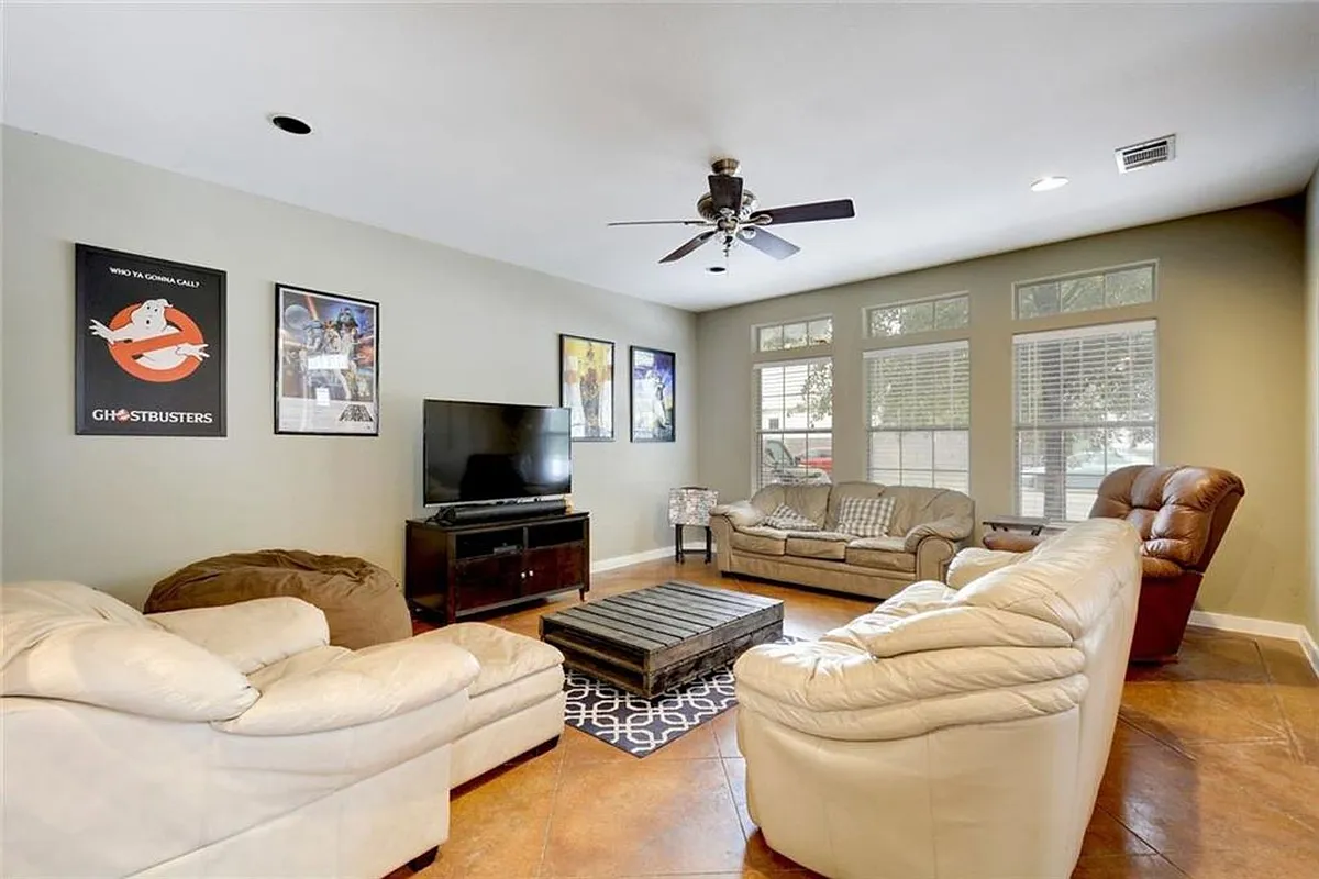 Building Photo - 4500 Avenue C #B