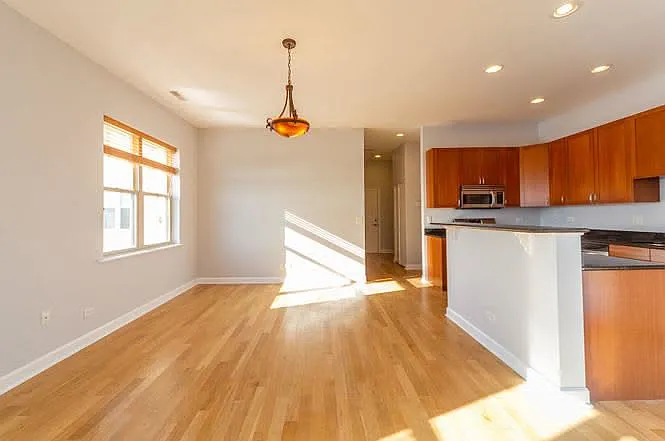 6015 N Mozart St #302 — Photo 8