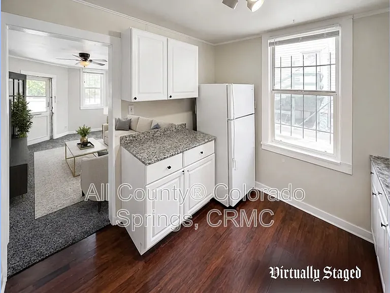 215 E Dale St — Photo 10