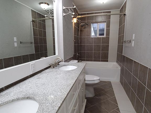 3rd image of 3501 Catalina Dr