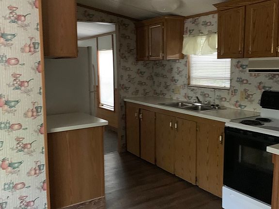 3rd image of 143 Thompson Rd