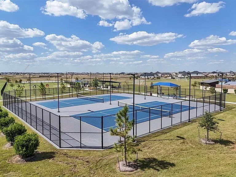 5818 Capri Forest Dr — Photo 27