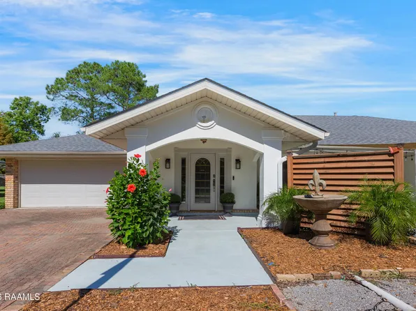 703 Evergreen Dr, New Iberia, LA 70563