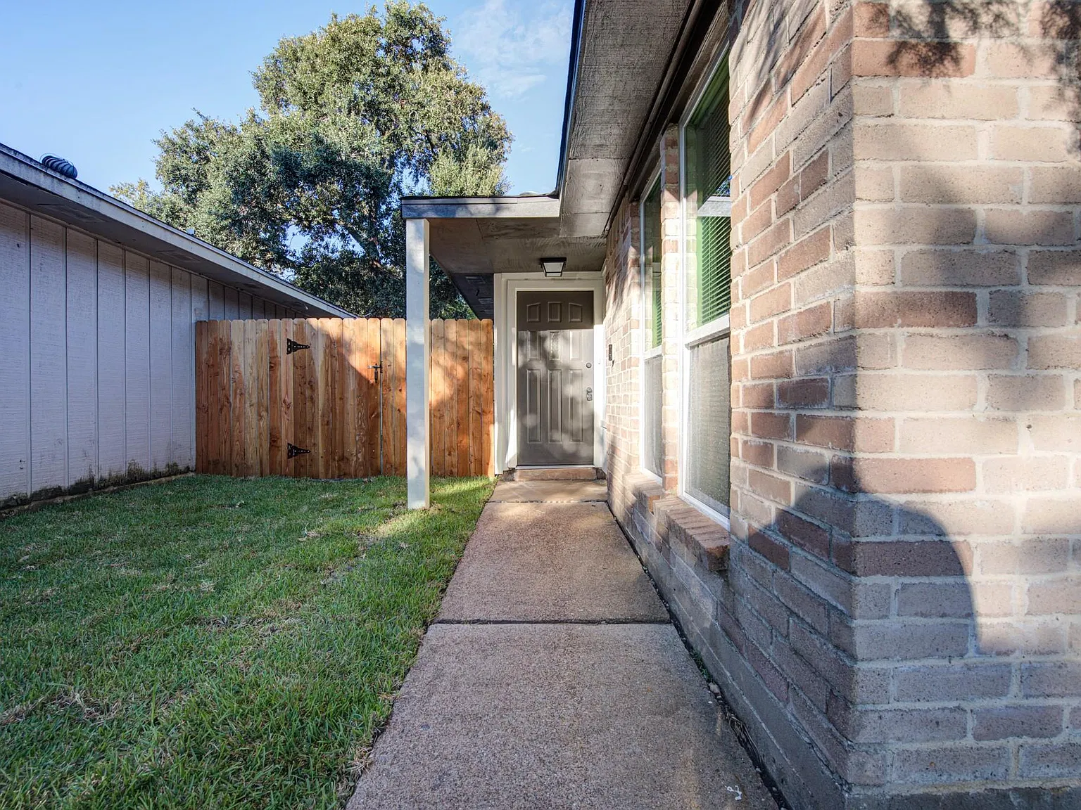 3 bed, 2.0 bath, 1064 sqft, $1,750 — Photo 2