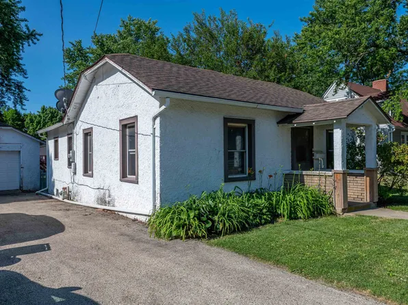 211 W Hitt St, Mount Morris, IL 61054