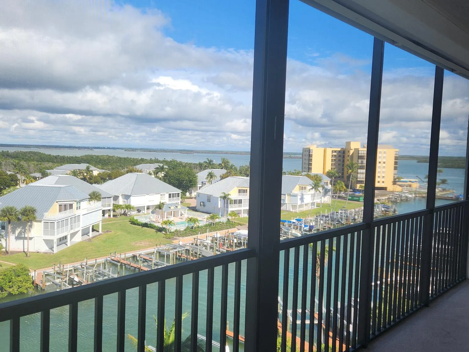 4451 Bay Beach Ln — Photo 3