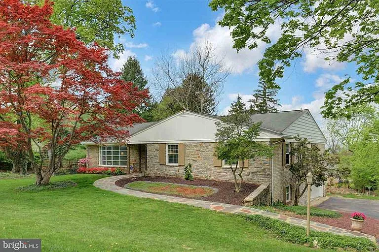 1130 Wyndham Dr photo 1